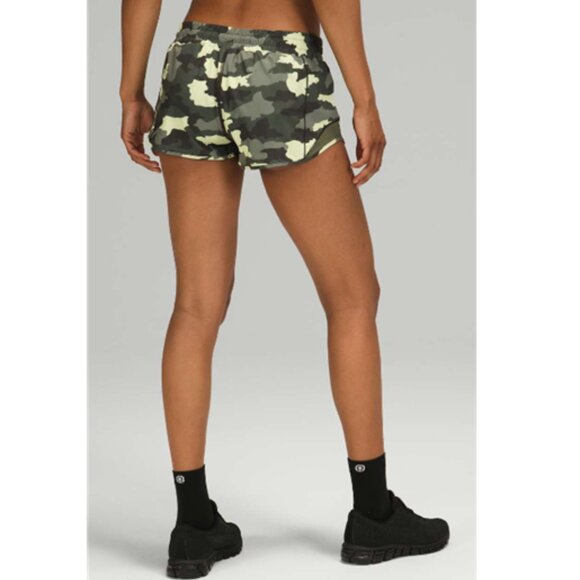 Lululemon Hotty Hot Low-Rise Short 2.5" - Picture 4 of 14